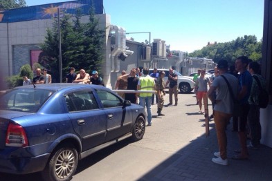 В Одесі перед входом в Аркадію зібрався мітинг (ФОТО, ВІДЕО) - фото 1
