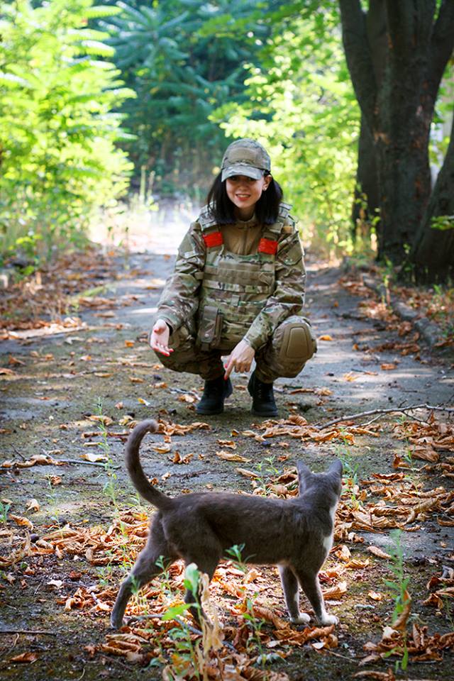 У Миколаєві на фото зустрілися дівчата-медики трьох воїн