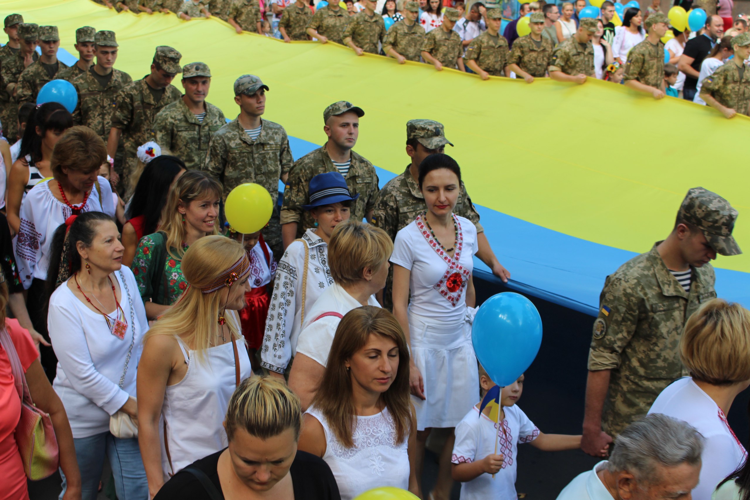 Миколаїв почав святквання Дня Незалежності з військової ходи
