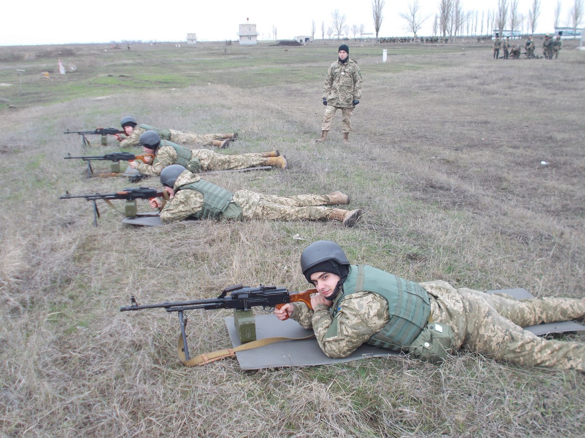 У Миколаєві контрактники 198-го Центру ВМС проходять тактичну та вогневу підготовку