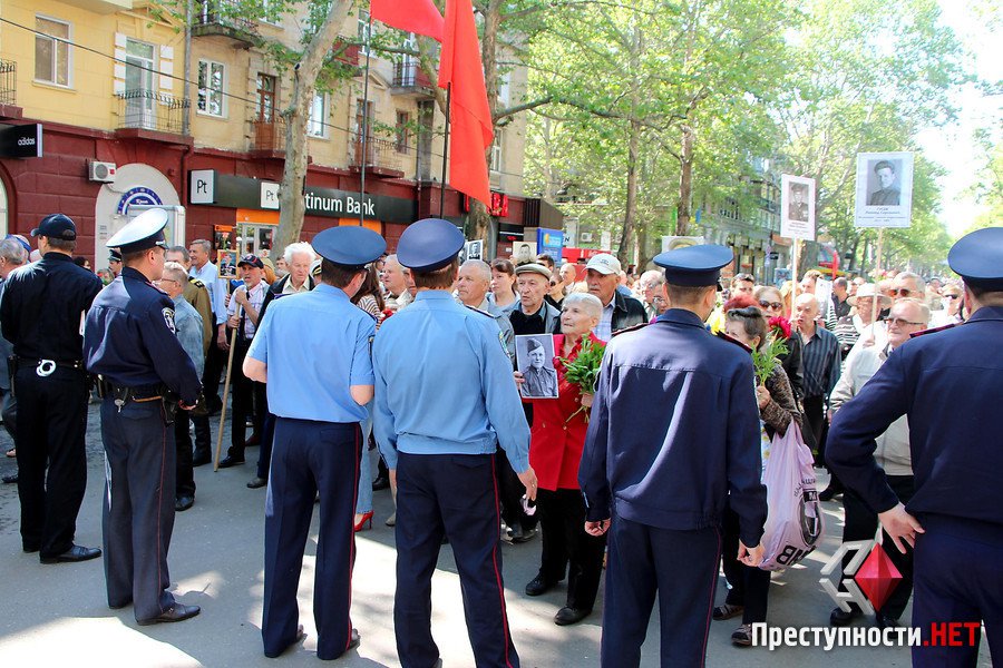 У Миколаєві сутички проукраїнських активістів з комуністами завершилися "швидкою" (ФОТО, ВІДЕО)