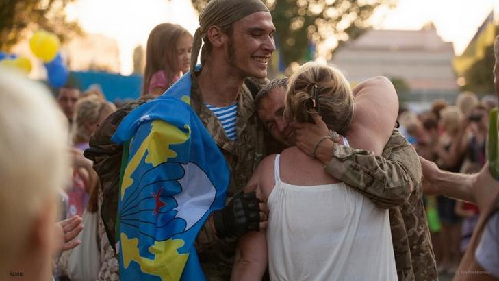 В Одесі відкрили фотовиставку, присвячену матерям і сім'ям воїнів АТО - фото 2