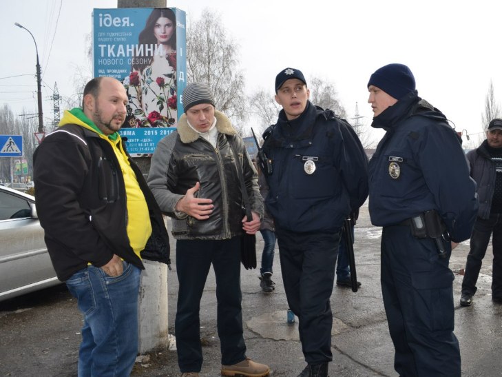 У Миколаєві маршрутчики висаджують людей посеред дороги