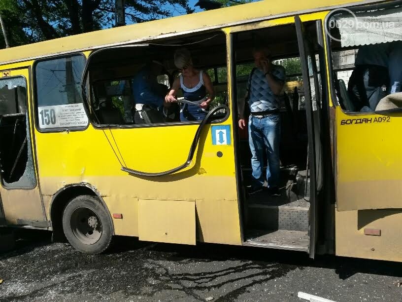 У Маріуполі маршрутка зіткнулась із військовим автобусом: 12 постраждалих (ФОТО) - фото 4