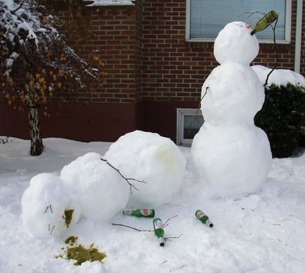 На випадок, якщо випаде сніг: цікаві ідеї для створення сніговиків - фото 9