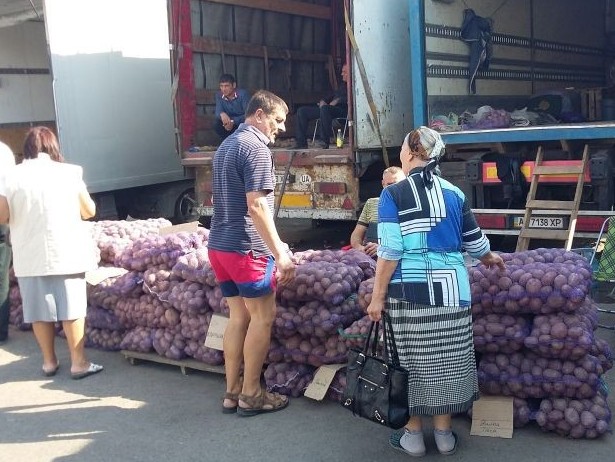 Постачальники продуктів в Крим знайшли новий ринок збуту овочів в Одесі - фото 2