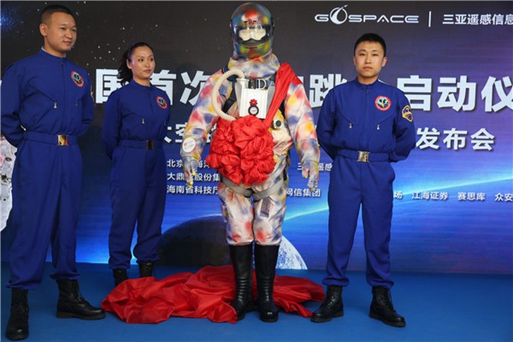 Китайці продемонстрували перший в світі космічний парашут - фото 1