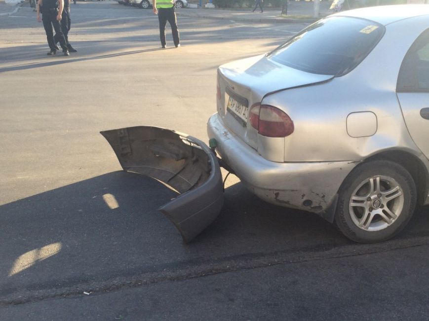 У центрі Запоріжжя сталася аварія з маршруткою - шестеро постраждалих - фото 3