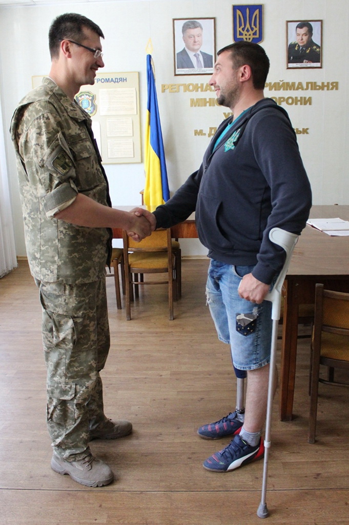 На Дніпропетровщині боєць з протезом ноги пішов на військову службу - фото 1