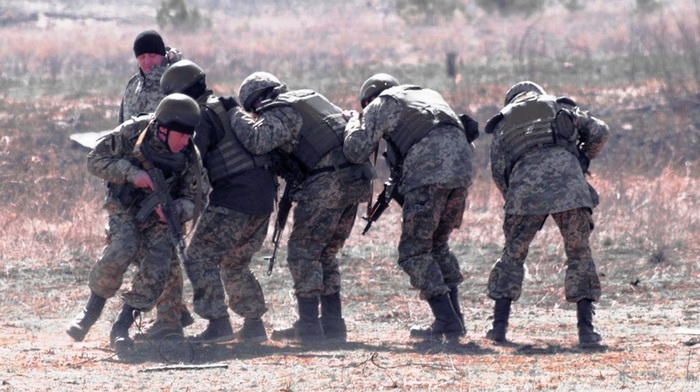 Дніпропетровські десантники тренуються в зоні АТО - фото 1