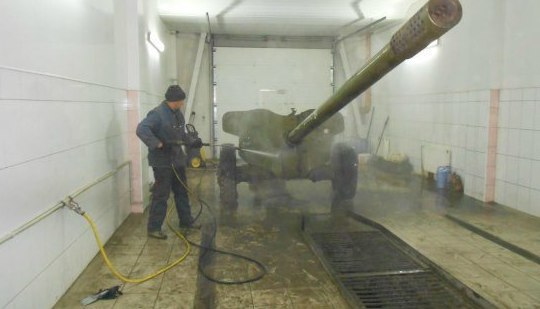 В окупованому Донецьку на автомийках обслуговуються танки та кулемети (ФОТО) - фото 2