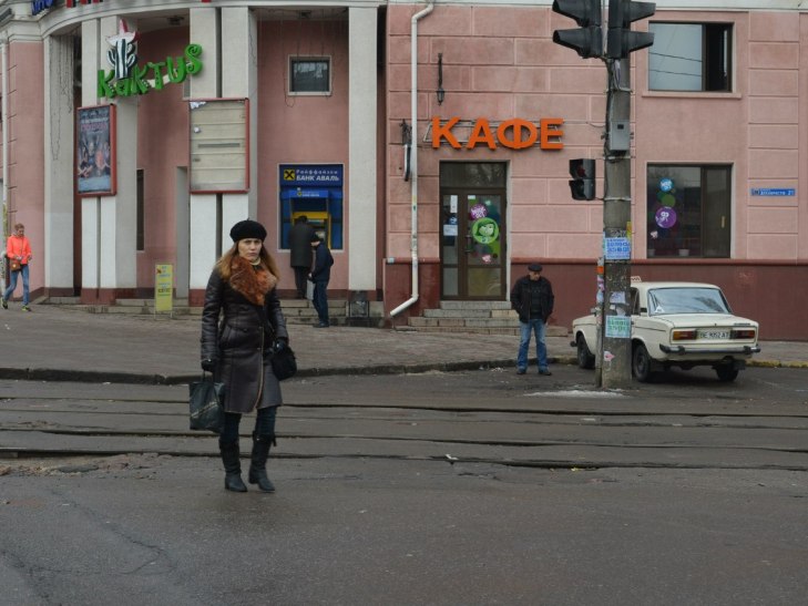 У центрі Миколаєва "розгорнуло" світлофор