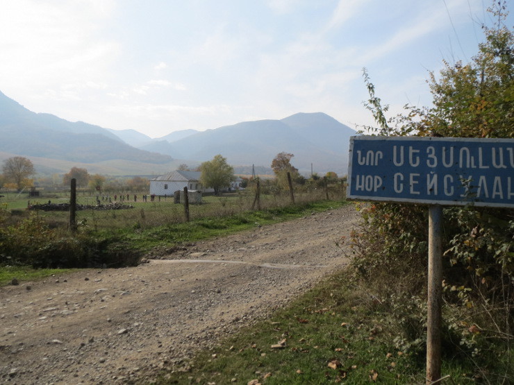 Міноборони Азербайджану заявило про звільнення кількох висот в Карабаху - фото 1