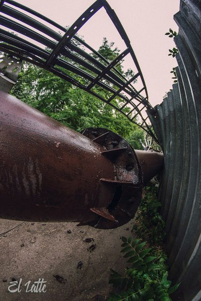 У Донецьку на приватне подвір’я впала труба котельної з обладнанням МТС (ФОТО) - фото 3