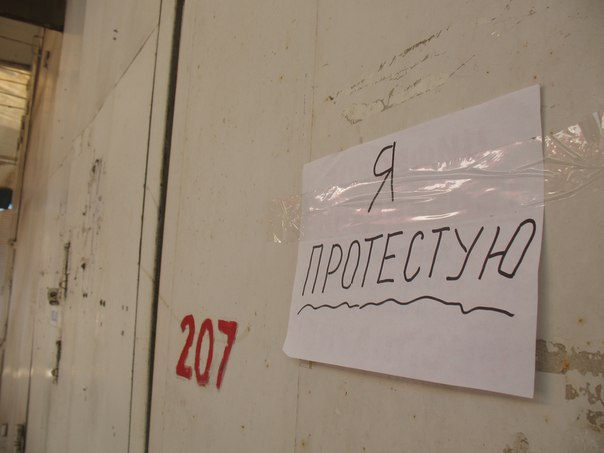 Підприємці на Луганському центральному ринку влаштували страйк (ФОТОФАКТ) - фото 3