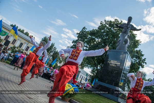 У Харкові відкрили пам’ятник Сагайдачному, вивезений з анексованого Криму  - фото 2