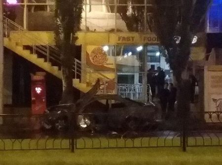 У Донецьку підірвали авто луганського бізнесмена: є загиблі  (ФОТО, ВІДЕО 18+) - фото 2