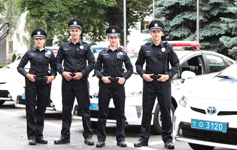 Нові столичні поліцейські носитимуть на формі нагрудну відеокамеру (ФОТО) - фото 3