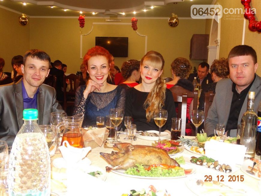 У мережу виклали фото царських бенкетів верхівки "ЛНР": алкоголь і танці з дівками - фото 4