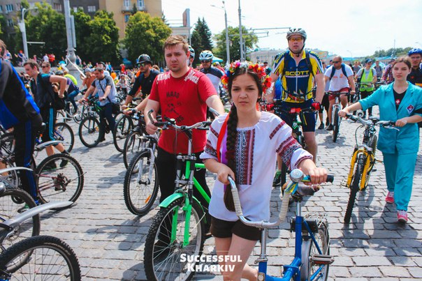 Велодень в Харкові: костюми тварин, піратів та спортсмени у вишиванках   - фото 8