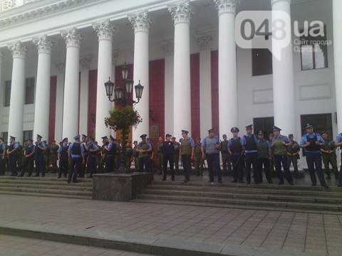 Будівлю Одеської міськради оточила поліція - фото 1