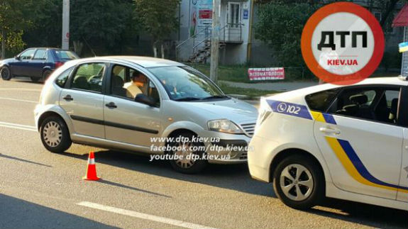 У Києві чергове патрульне авто потрапило у ДТП  - фото 1