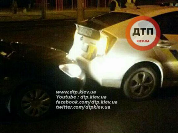 У Києві п'яний як чіп водій протаранив поліцейську автівку  - фото 1