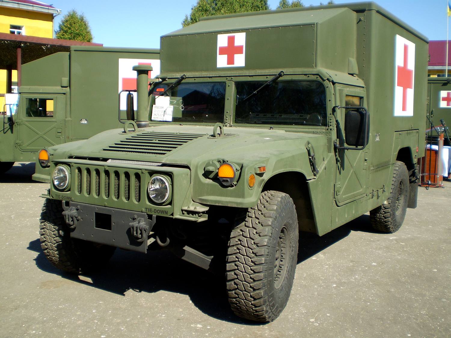 Армія США подарувала Україні 5 авто медичної евакуації - фото 1