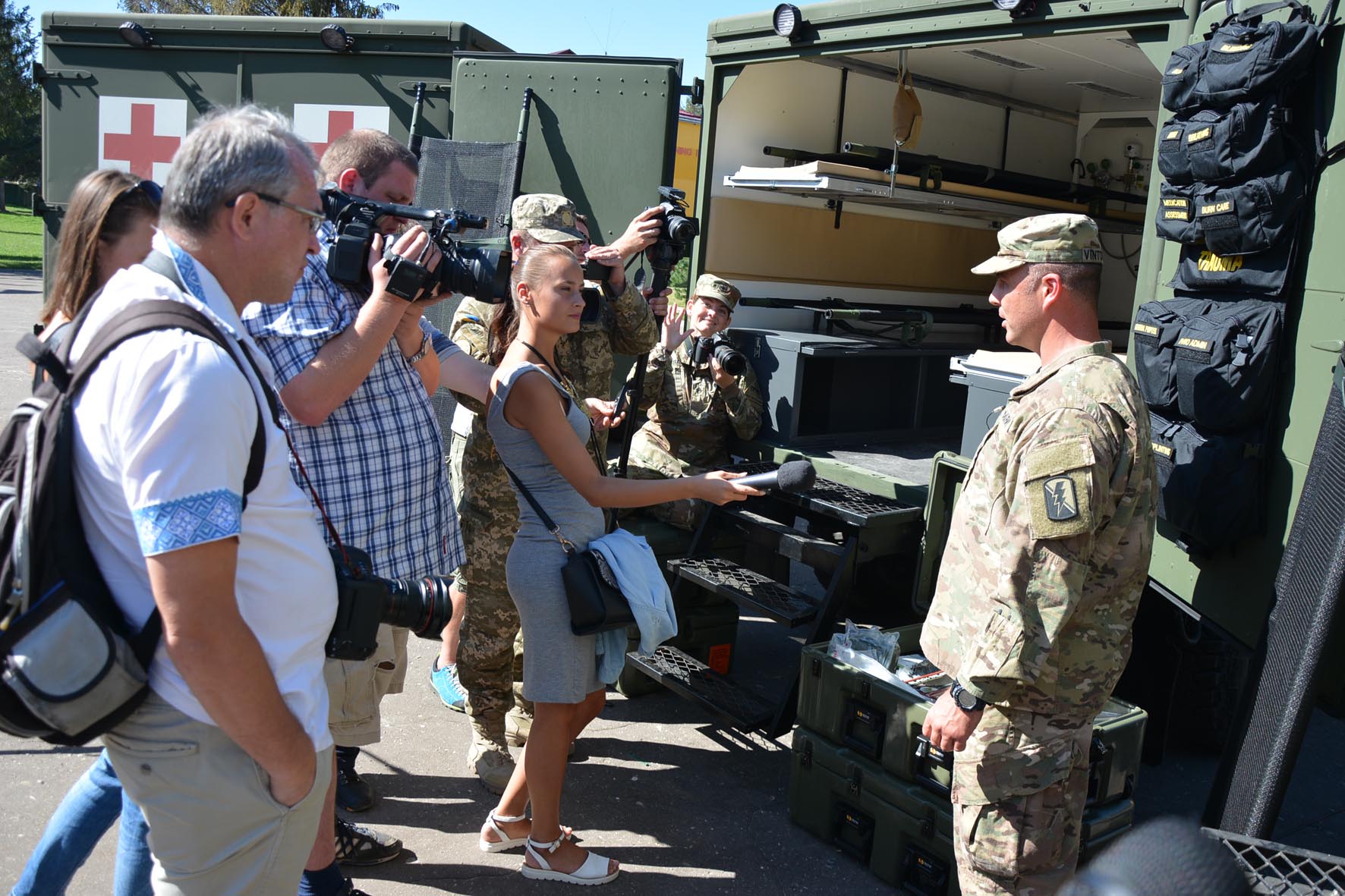 Армія США подарувала Україні 5 авто медичної евакуації - фото 4