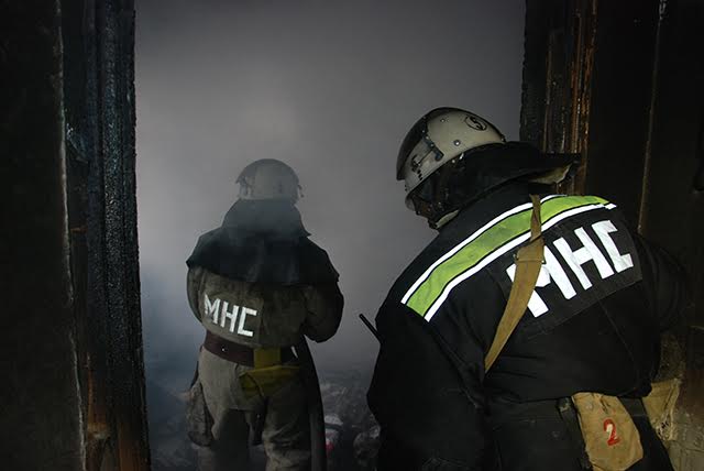 У Миколаєві в результаті пожежі ледь не згоріли заживо двоє маленьких дітей - фото 2