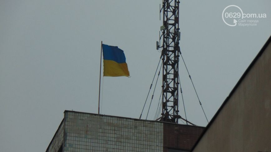 У Маріуполі в переддень виборів щезла половина державного прапору України - фото 1