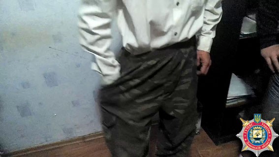 Під Маріуполем затримали п'яного чоловіка з гранатами в кишенях (ФОТО) - фото 2