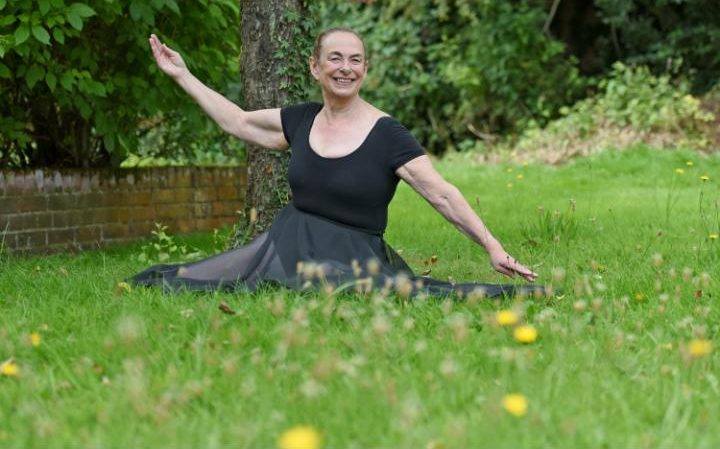 71-річна британка стала найстаршою балериною Королівської академії танцю - фото 2