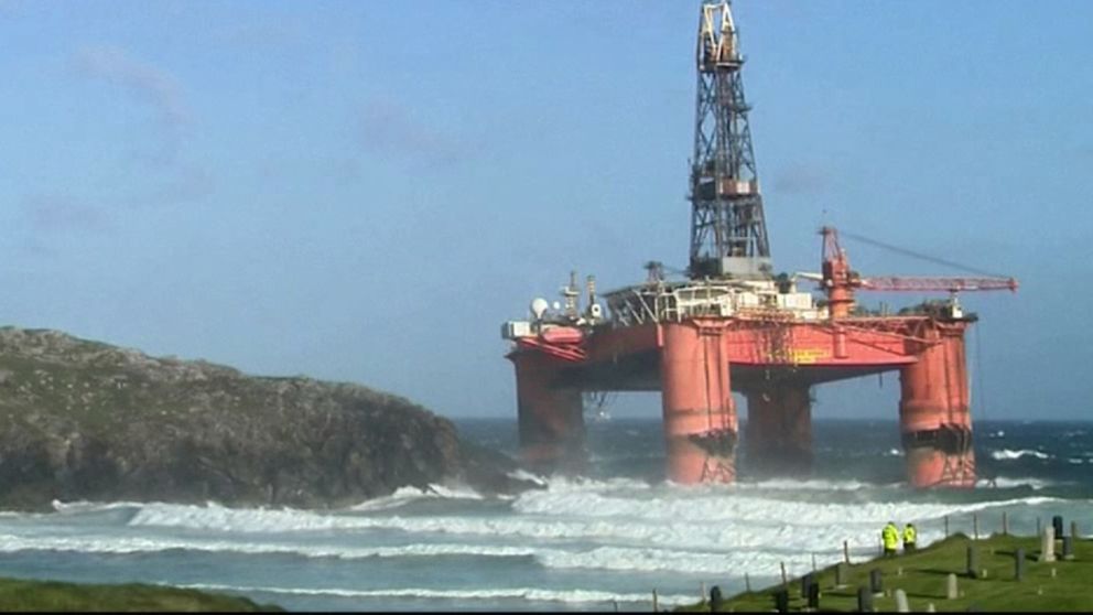 Біля Шотландії зірвалася нафтова платформа - фото 1