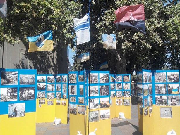 Сьогодні в Одесі стартувала виставка "Неоголошена війна - як воно є" - фото 3