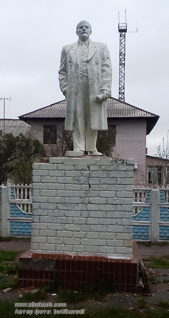 На Харківщині поламали ще один пам'ятник Леніну (ФОТО, ДОПОВНЕНО) - фото 2