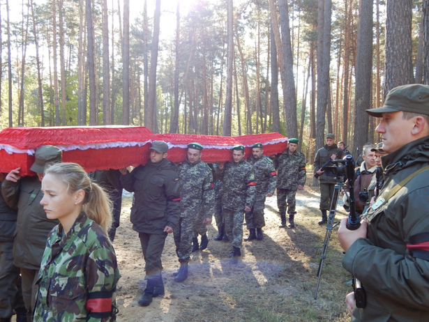 На Сумщині перепоховали останки 125 солдатів,  загиблих в таборі для військовополонених - фото 2