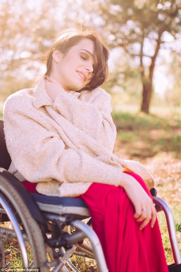 Британський таблоїд присвятив статтю українській моделі на інвалідному візку  - фото 6