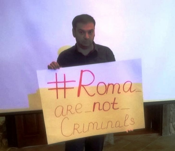 Роми влаштували в соцмережах флешмоб у відповідь на події у Лощинівці - фото 1