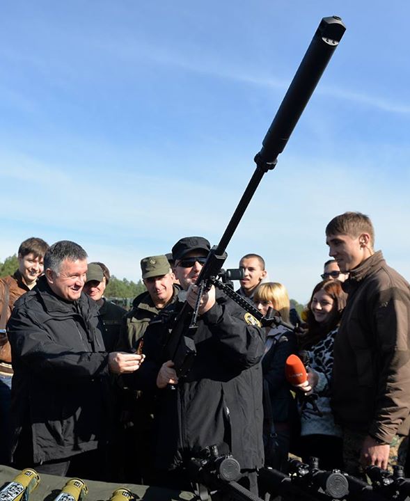 Аваков запропонував Турчинову стрельнути з американської супергвинтівки - фото 1