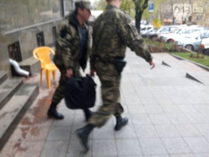 У Стоянова вивозять документи з будівлі облпрокуратури Одеси - фото 1
