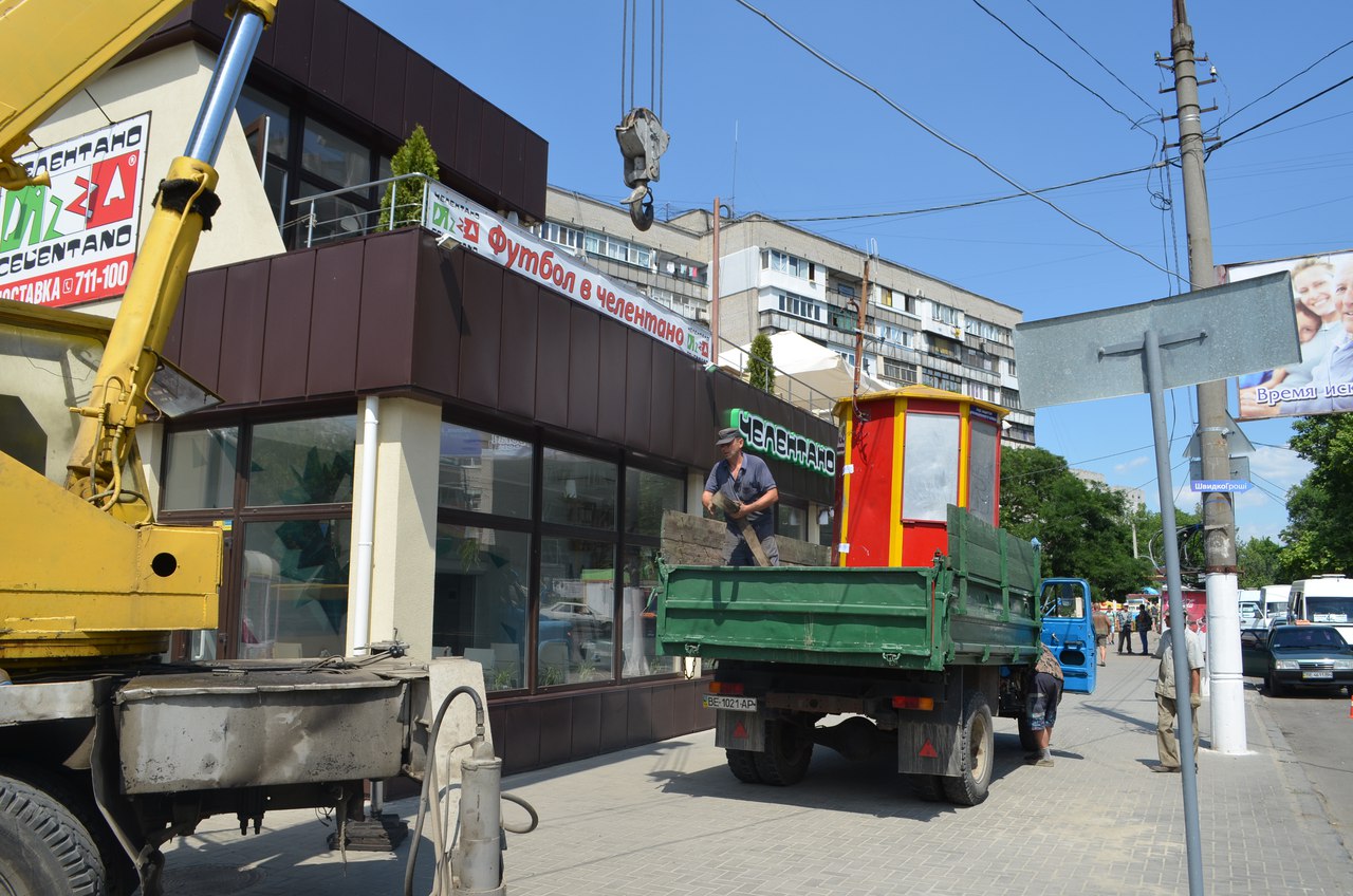 У Миколаєві захисниця незаконних "будок" втратила свідомість