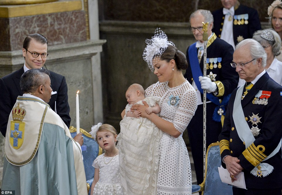 Як шведська принцеса сина хрестила - фото 3