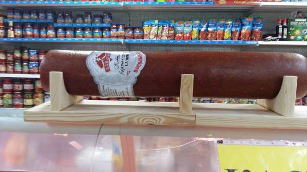 У Вінниці з'явилась велетенська ковбаса - фото 1