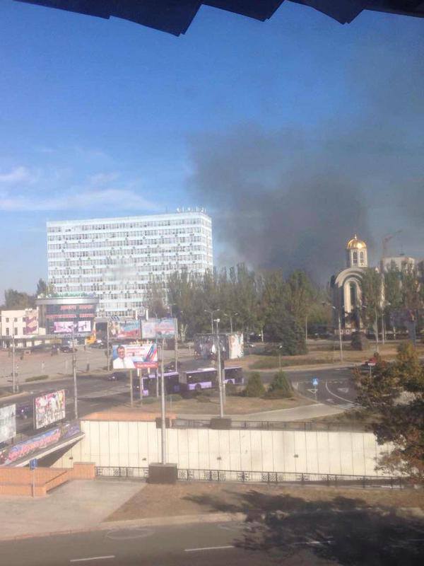 Над окупованим Донецьком піднявся величезний стовп диму (ФОТО) - фото 3