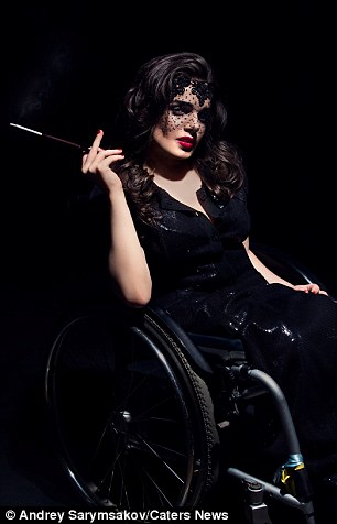 Британський таблоїд присвятив статтю українській моделі на інвалідному візку  - фото 7
