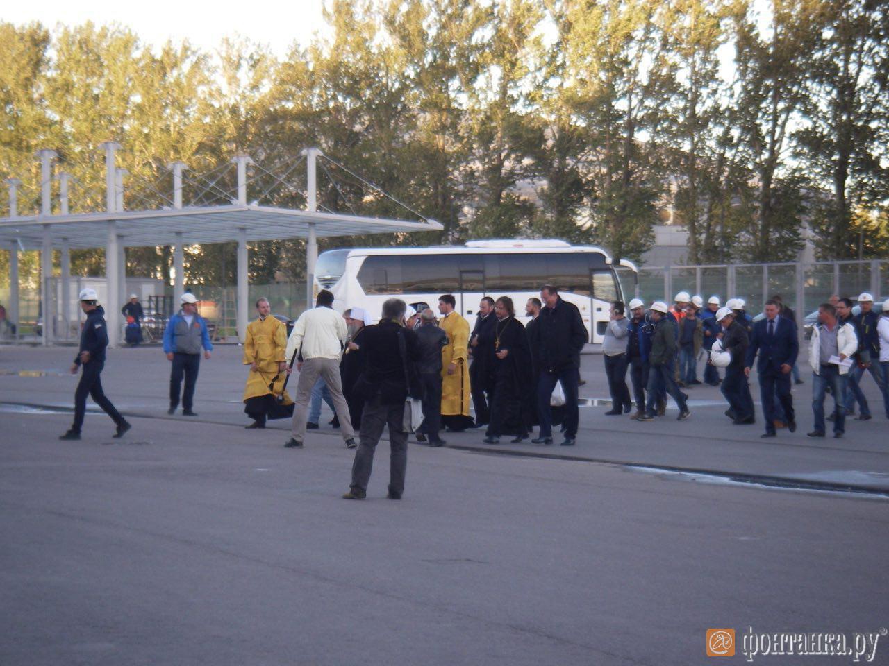 На Росії священники молилися аби будівельники добудували стадіон до ЧС-2018 - фото 1