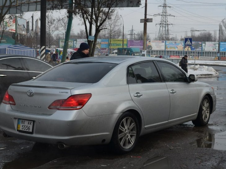 У Миколаєві маршрутчики висаджують людей посеред дороги