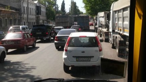 ДТП на Пересипу в Одесі знову стало причиною величезного затору - фото 1