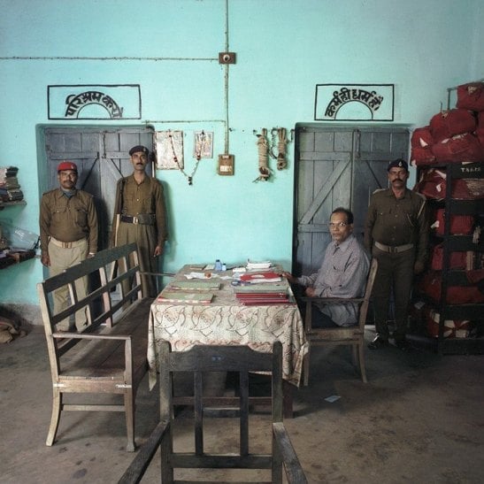 Як "розкішно" виглядають робочі кабінети індійських чиновників - фото 6